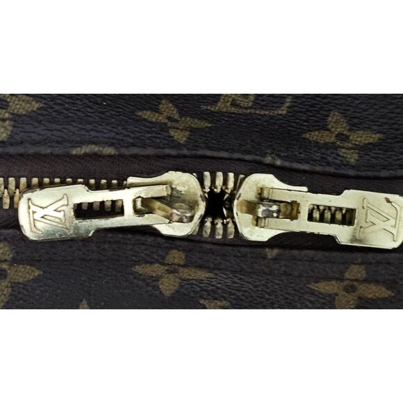 Louis Vuitton Vintage Keepall 55 Monogram Travel Bag - Picture 9 of 16